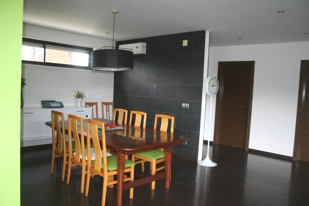 Casa Ceca De La Playa Y Barcelona, Con Piscina Climatizada Y Jacuzzi Villa Vallromanes Luaran gambar